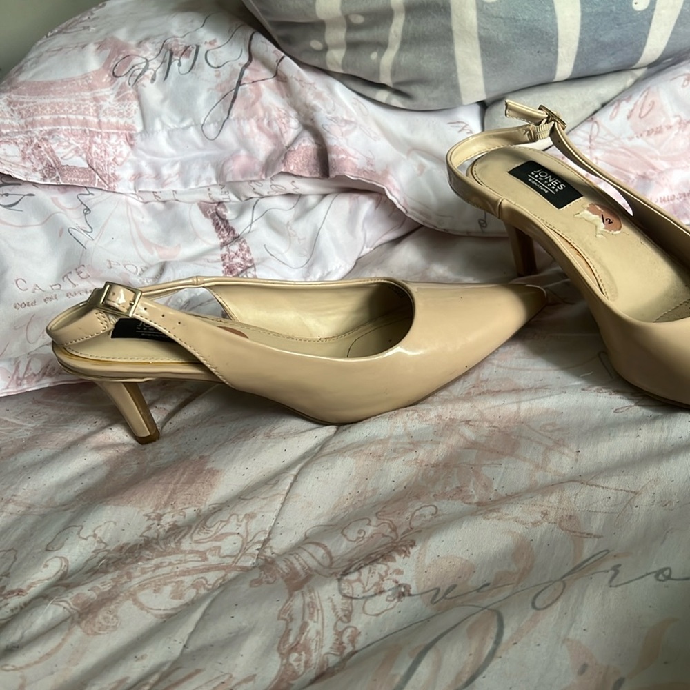 I’m selling these beige kitten heels, they’re size 7 and a half.